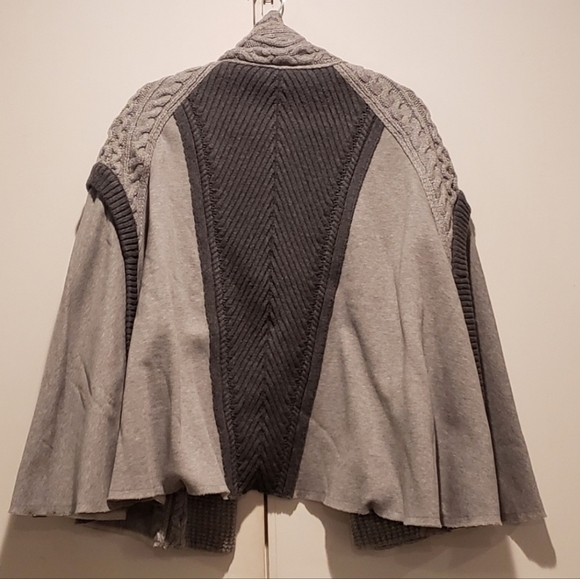 NWT Burberry Knit Cape *Rare & Authentic! - Picture 9 of 13